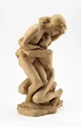 Mann omfavner kvinne [Statuettgruppe]