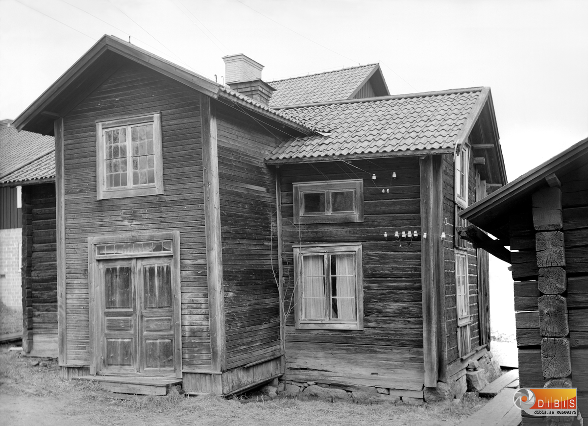 Den gamla byggningen vid ”Knektens”, där bl.a. Rengsjös Poststation fanns fram till 1937.