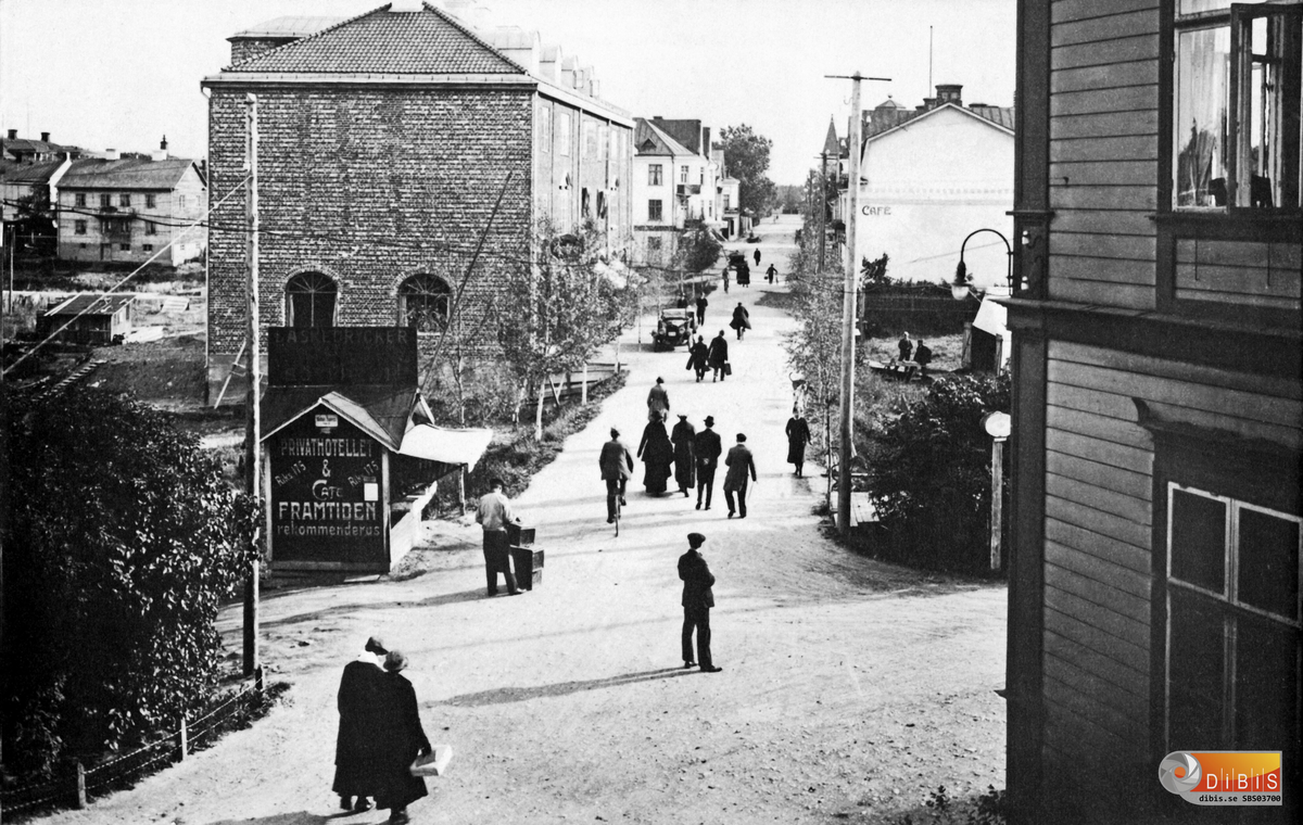 Bollnäs Stationsgatan, kvarteret t.vä. krokanen, t.hö. Annexet.
