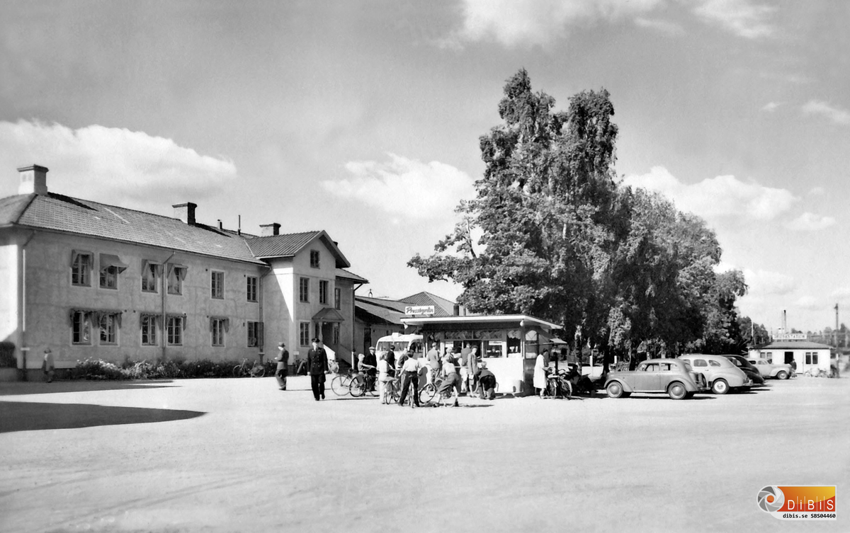 Bollnäs Järnvägsstation och Pressbyråkiosken.