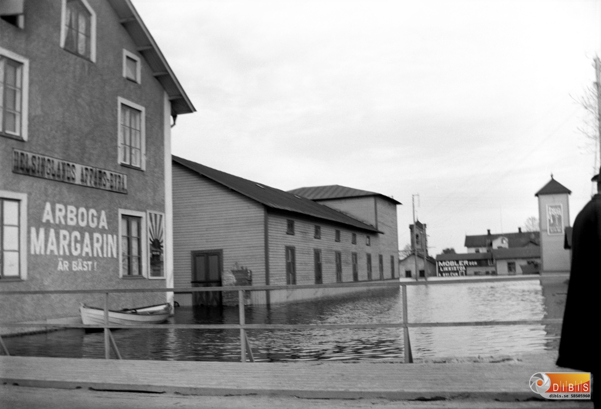 Bollnäs Långgatan bron över Stenbrobäcken t.vä. kvarteret Vretåkern.
Översvämning