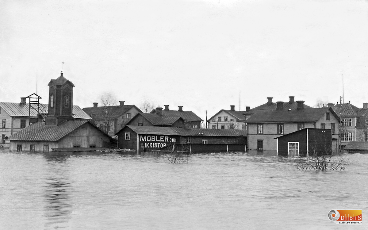 Bollnäs Kvarteret fr. vä. Rektorn och Hälsingbaneret.