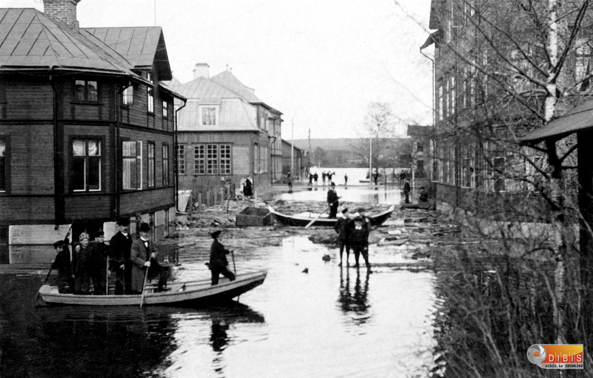 Bollnäs Trädgårdsgatan - Skolgatan. T.vä. kvarteret Trädgården, t.hö. kvarteret Åkaren
Översvämning