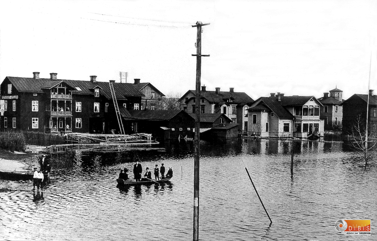 Bollnäs Vågen.
Trädgårdsgatan - Våggatan - Östergatan.
Översvämning.