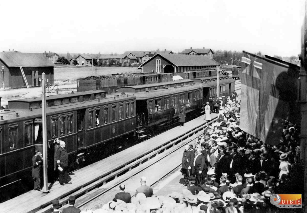 Bollnäs Järnvägsstationen Oscar II på besök.