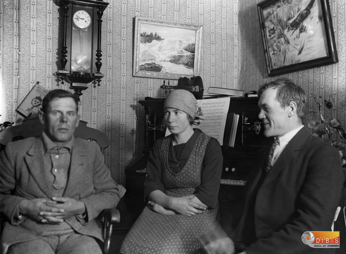 Fr.v.: Anton Nordkvist, Teresia, fosterdotter i Innegården och Erik Nilsson, fotografen.