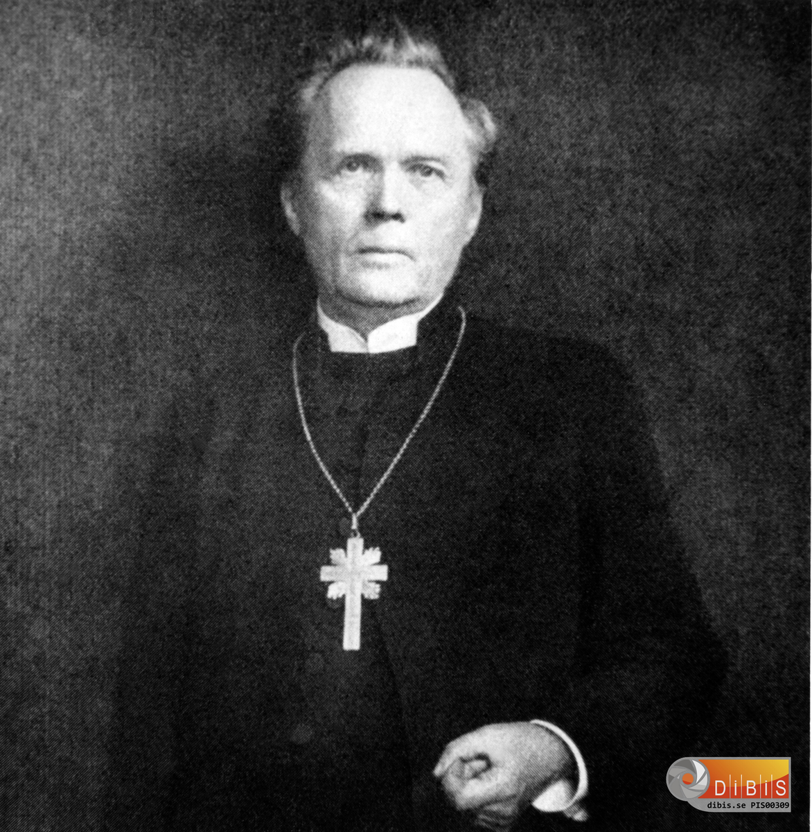 Nathan Söderblom
Lars Olof Jonathan Söderblom, född 15 januari 1866 i Trönö prästgård, Hälsingland, död 12 juli 1931 i Uppsala, var en svensk teolog och Svenska kyrkans ärkebiskop 1914–1931. Han var ledamot av Svenska Akademien från 1921 och erhöll Nobels fredspris 1930 för sitt ekumeniska fredsarbete. /Wikipedia