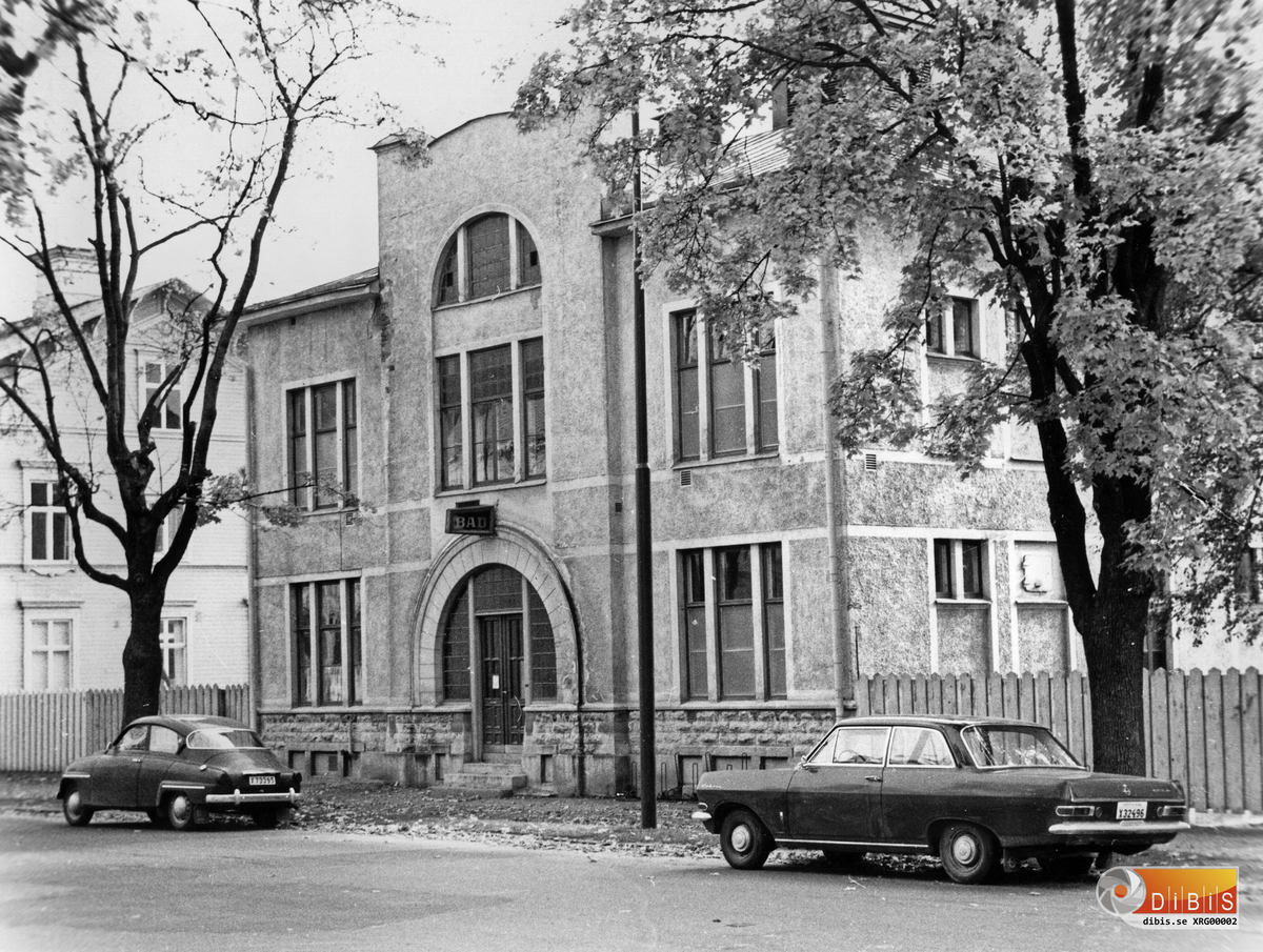 Gamla badhuset på Kungsgatan i Söderhamn. Byggdes 1904. Slutade sina dagar som badhus år 1980 och revs i mars.