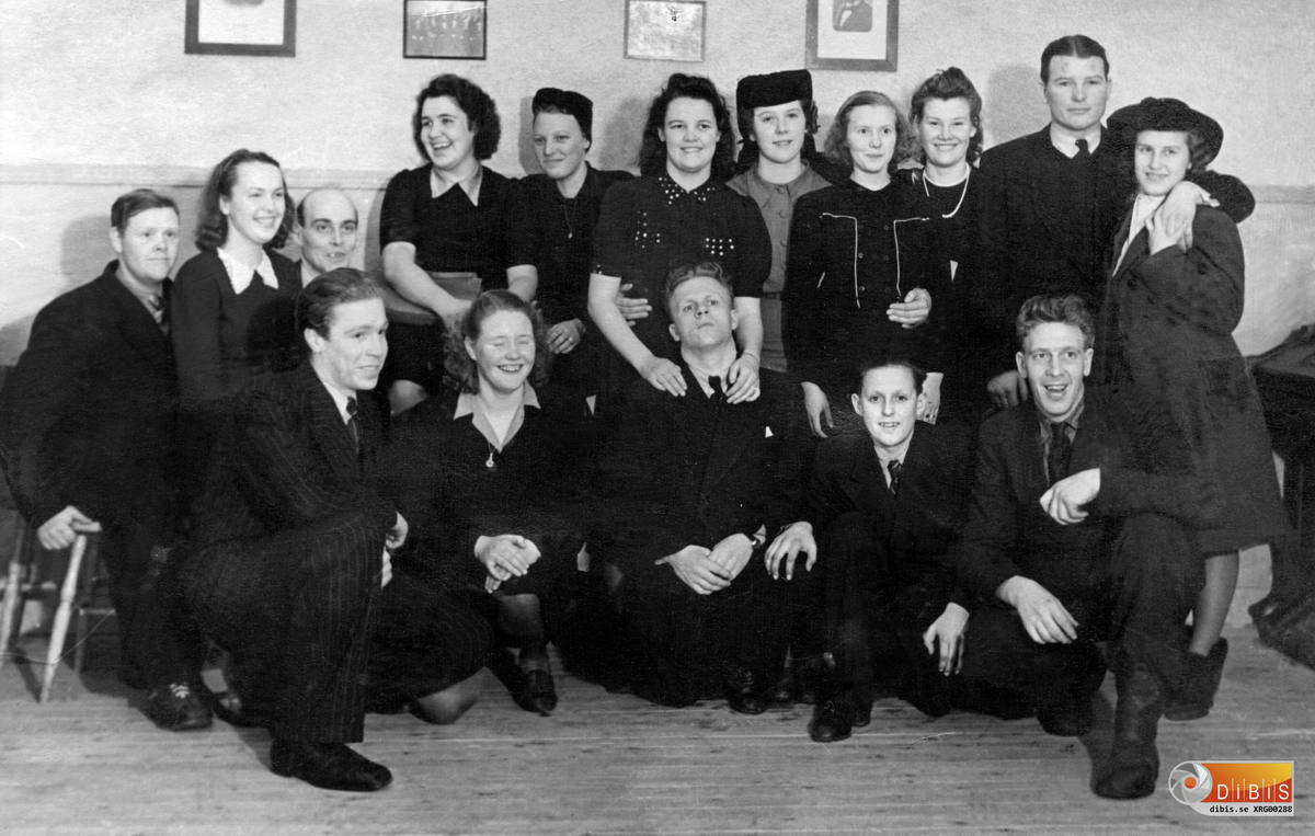 Taget i samband med diplomutdelning 1943 men oklart vart och i vilket sammanhang.