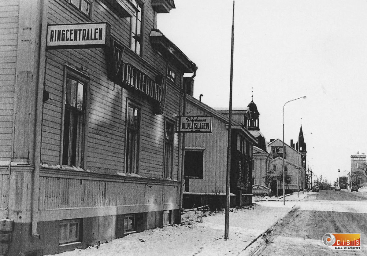Bild från Norrtullsgatan 24 i november 1975. Missionskyrkan och Norrtullskyrkan (som den heter idag) ses längre bort samt Valkyrian till höger. Se även bild XRG00493 och XRG00420