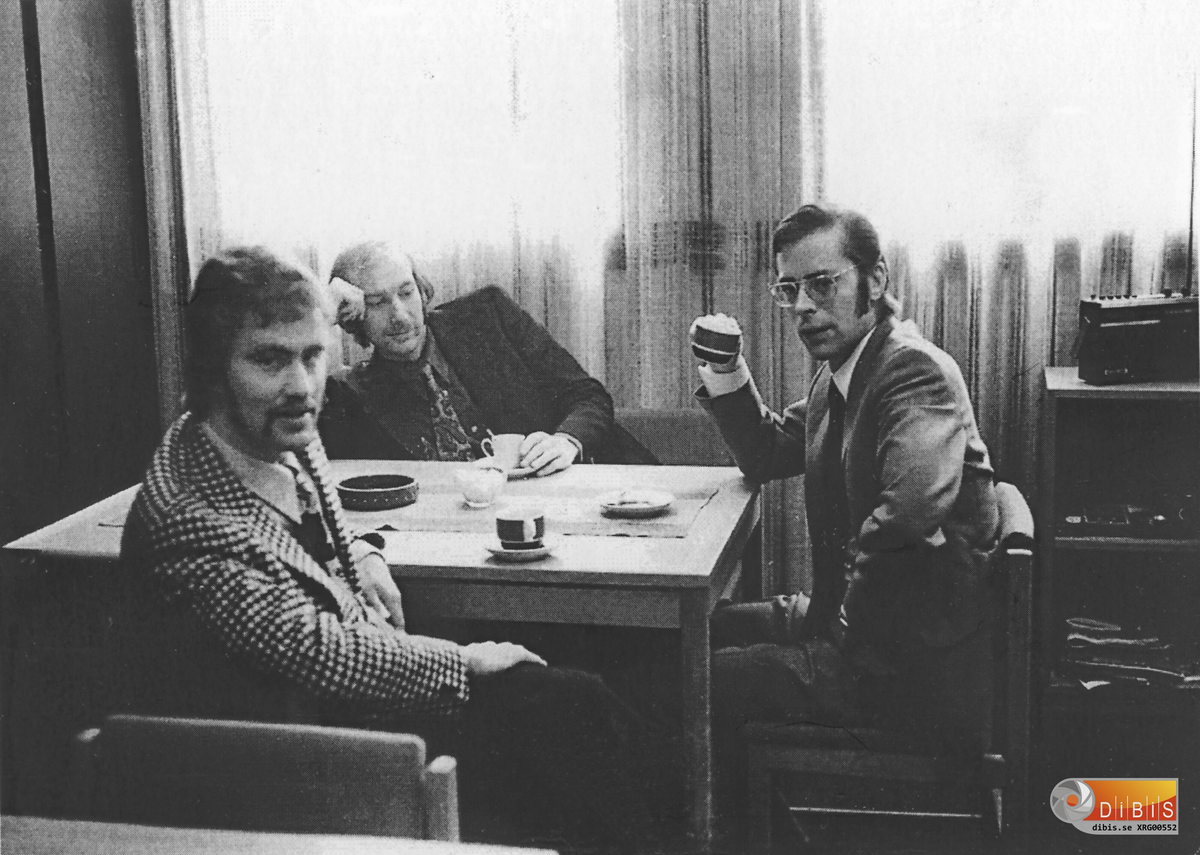 Nya Handelsbanken i Söderhamn 1973. Olle Eriksson, Torsten Pettersson och Bo Nordström (kamrer) i fikarummet.