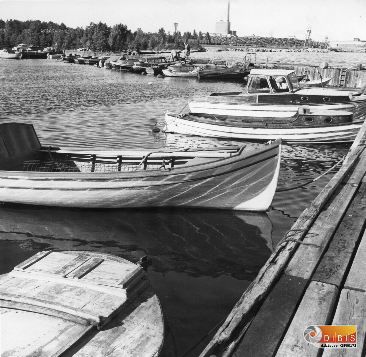13/9 1962. Källskärskajen med Sandarne sulfatfabrik i bakgrunden.