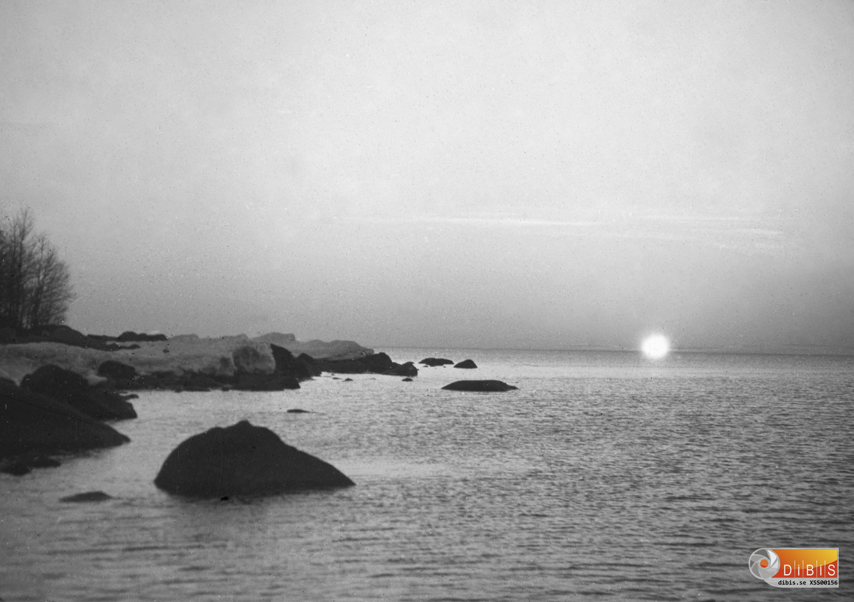 "Grimsharsudden 14/4 1929, vårmorgon vid yttersta skären."