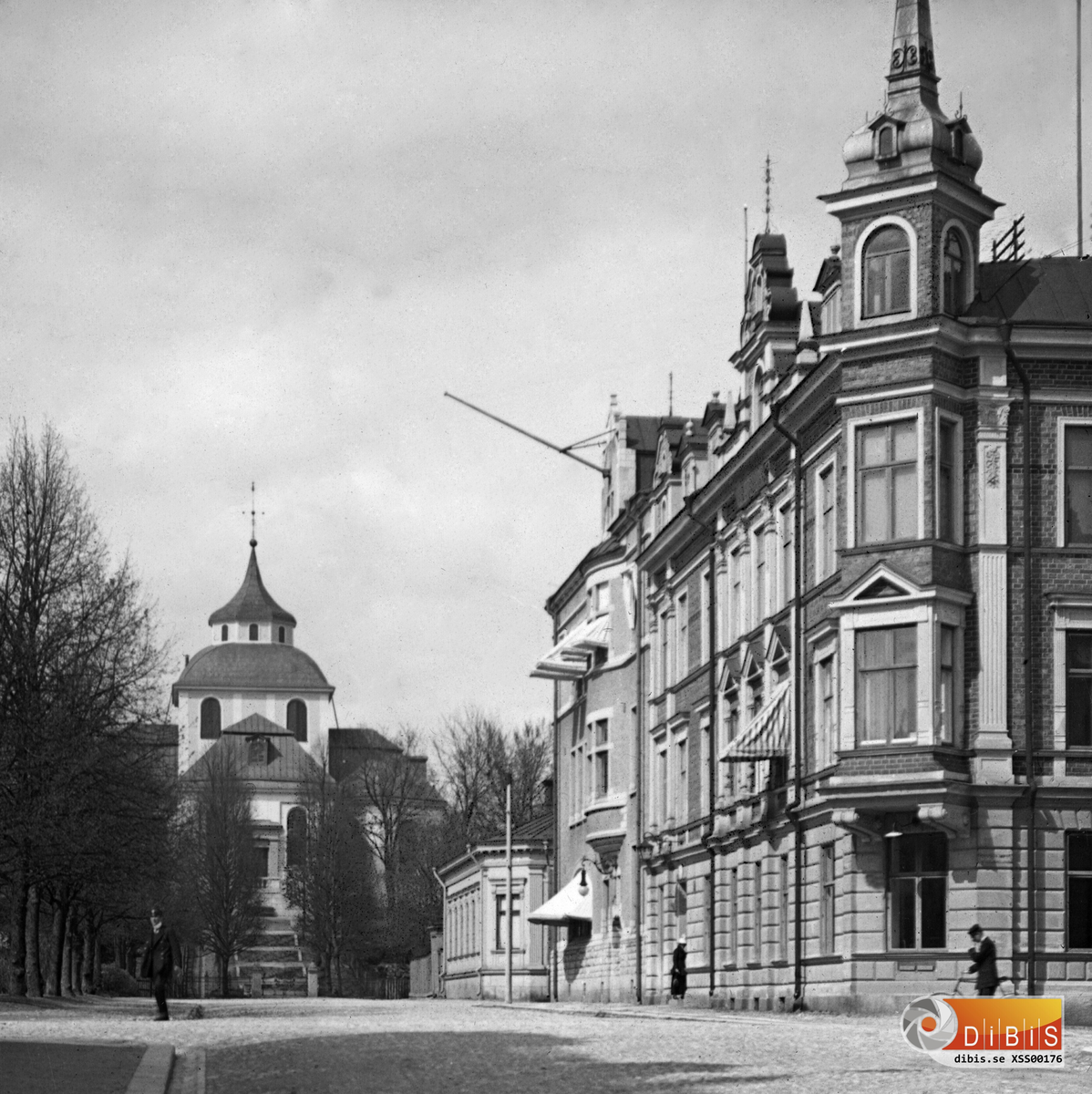 Söderhamns kyrka och posthus 1917.
