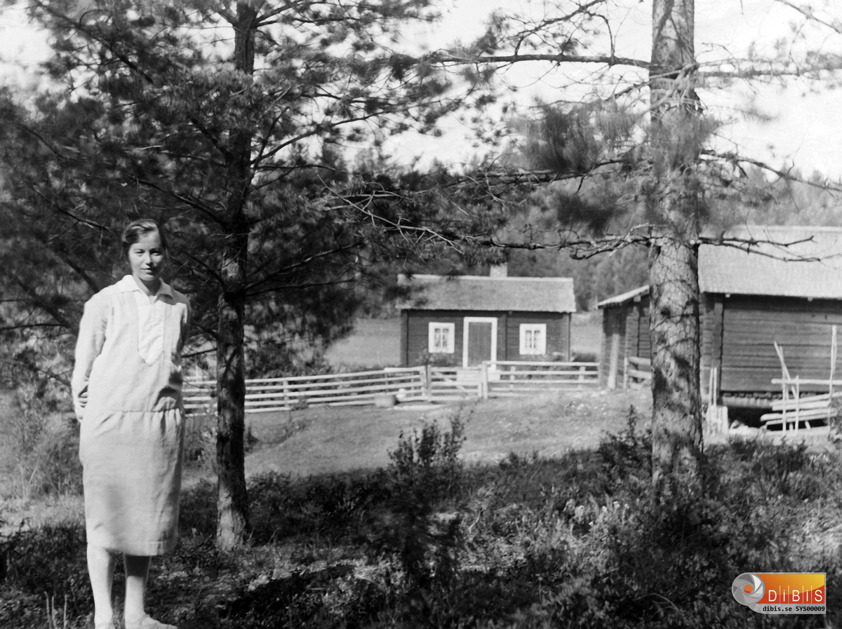 Femsmyra fäbod mellan Villsjön och Bergviken, fäbodpigan Märta i tallbacken.