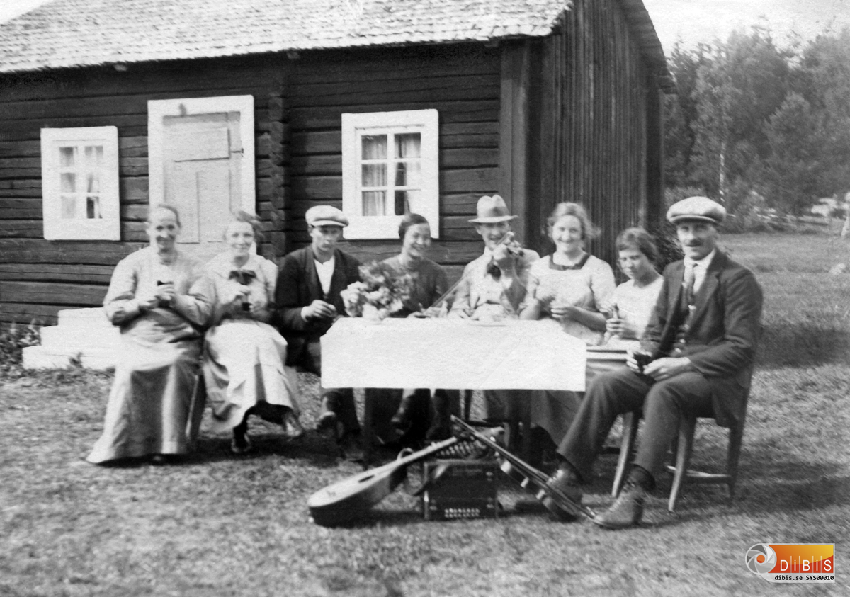 Femsmyra fäbod mellan Villsjön och Bergviken.
Mor Bricken var fäbokulla en sommar även på äldre dar.