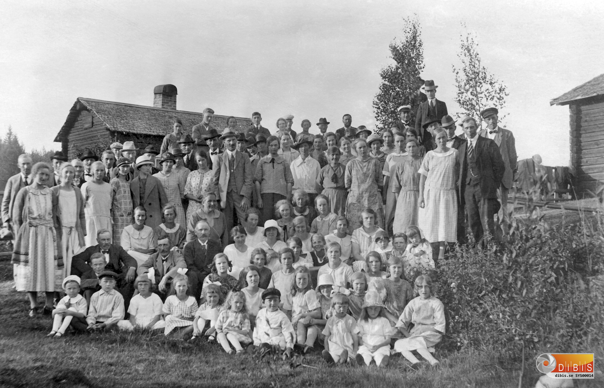 Femsmyra fäbod mellan Villsjön och Bergviken.
Segersta, Mo och Vansäterbor har samlats till gränsmöte söndagen den 9/8 1925.