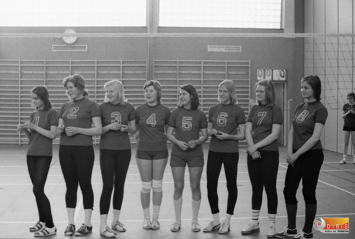 Söderhamns volleybollklubbs damjuniorer av årgång 1974. Från vänster: Carina Gunnarsson, Lisbeth Skoglund, Lotta Svensson, Ingrid Jonsson, Yvonne Andersson, Gunilla Sandberg, Ann Jonsson, Barbro Östlund.