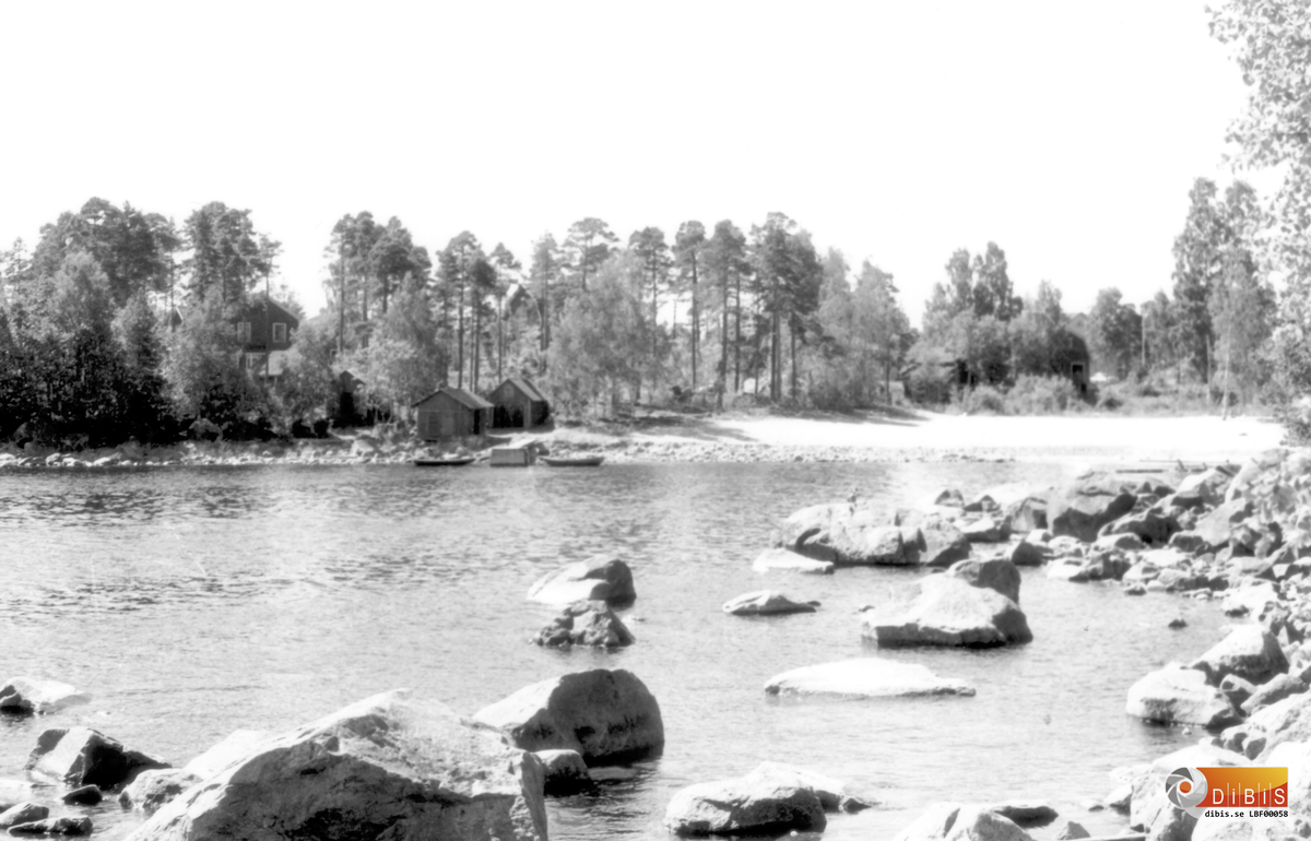 Vy över Törnkvistbadet i Ala med Blåsut i bakgrunden.