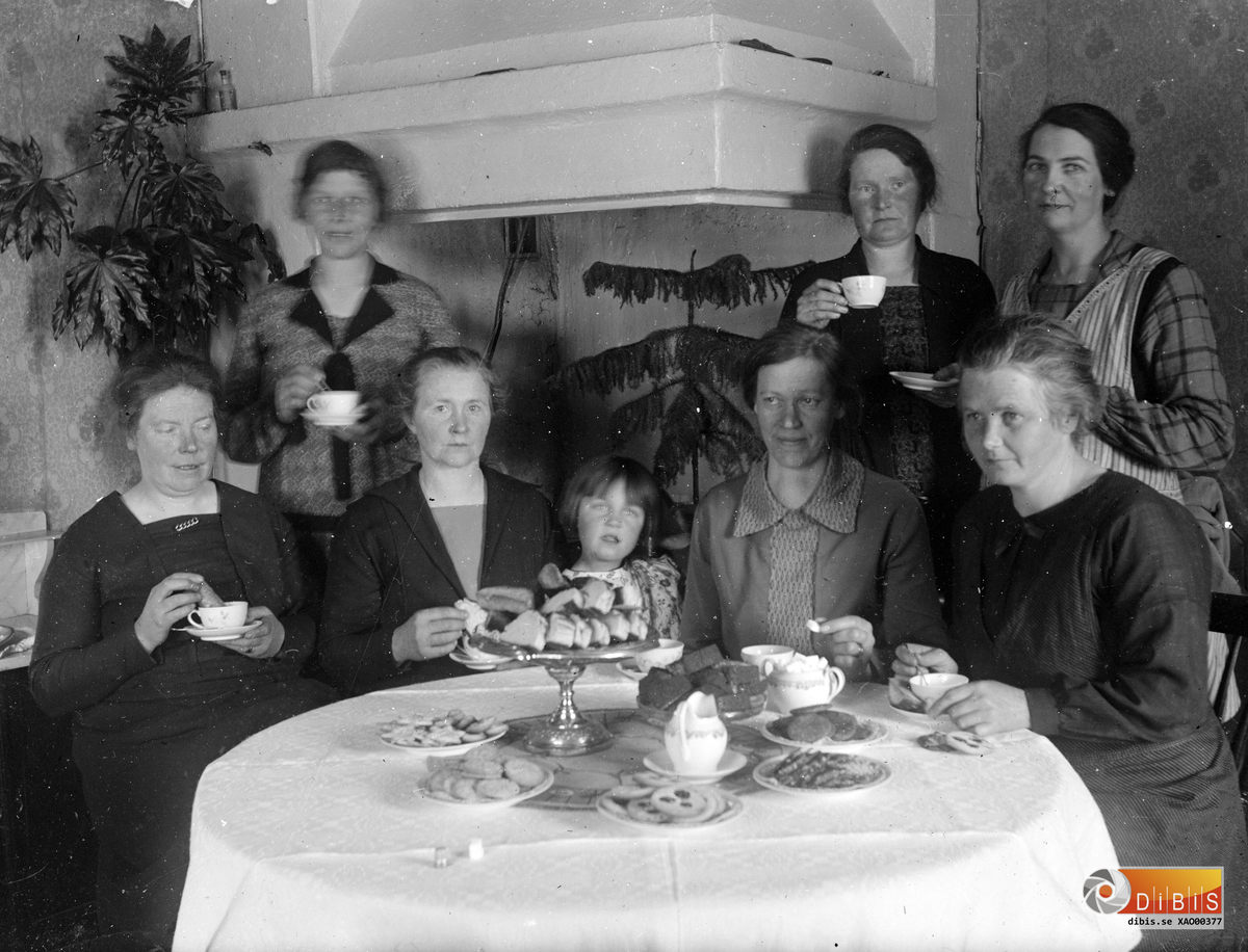 Främre raden från vänster: Anna Andersson, Okänd, Barbro Andersson(gift Noren), Lovisa Andersson, Anna Östlund.
Övre raden från vänster; okänd, Betty Åkerlind, okänd.