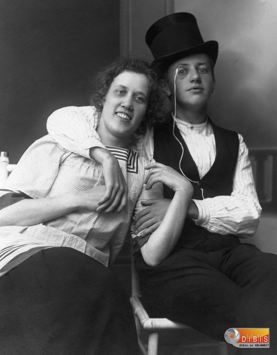 Ester Englund och hennes "halvbror" Carl Falk.