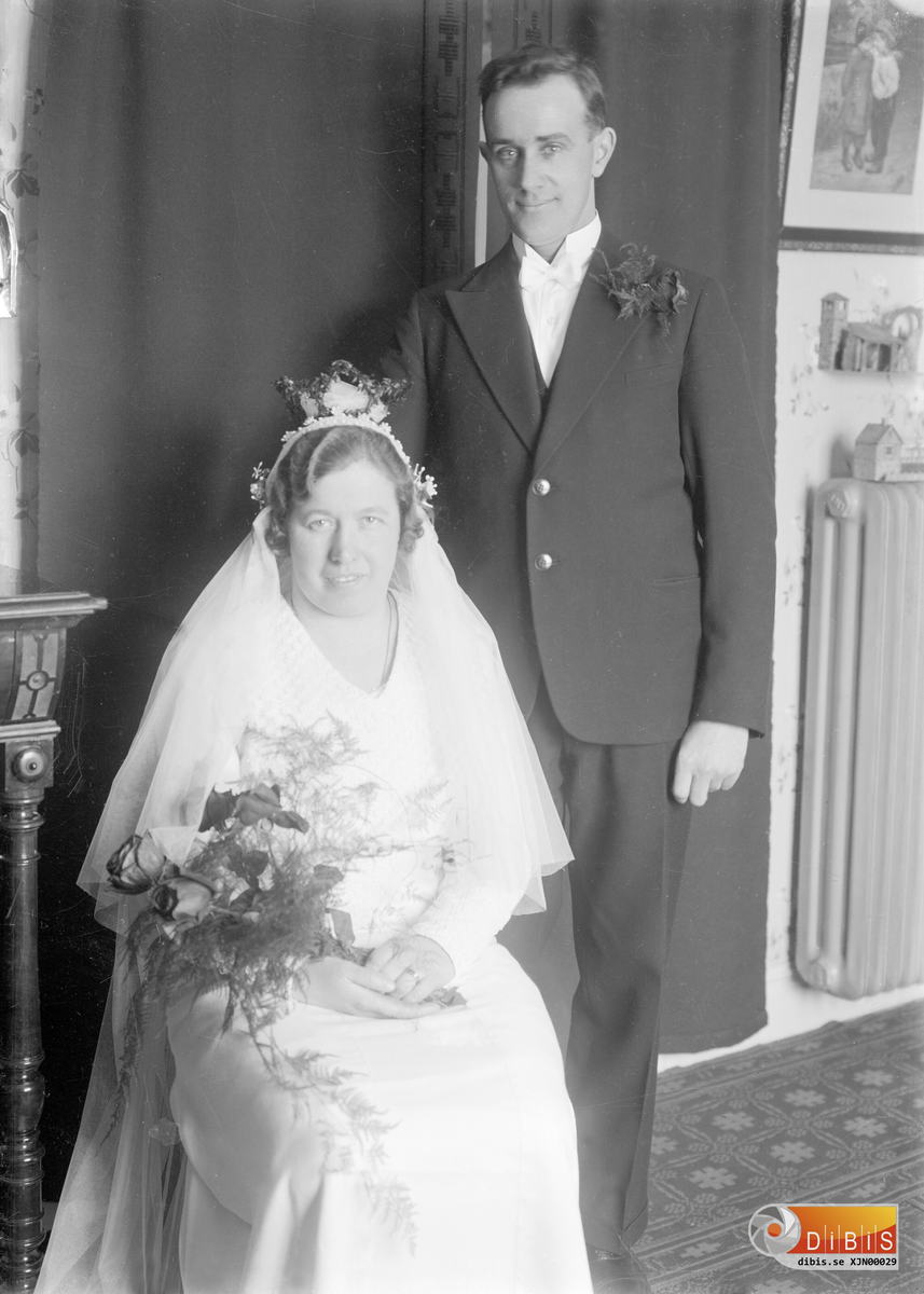 Bröllopsfoto på brudparet Hjalmar Söderlund och Hillivi född Lövgren den 11/3 1933.