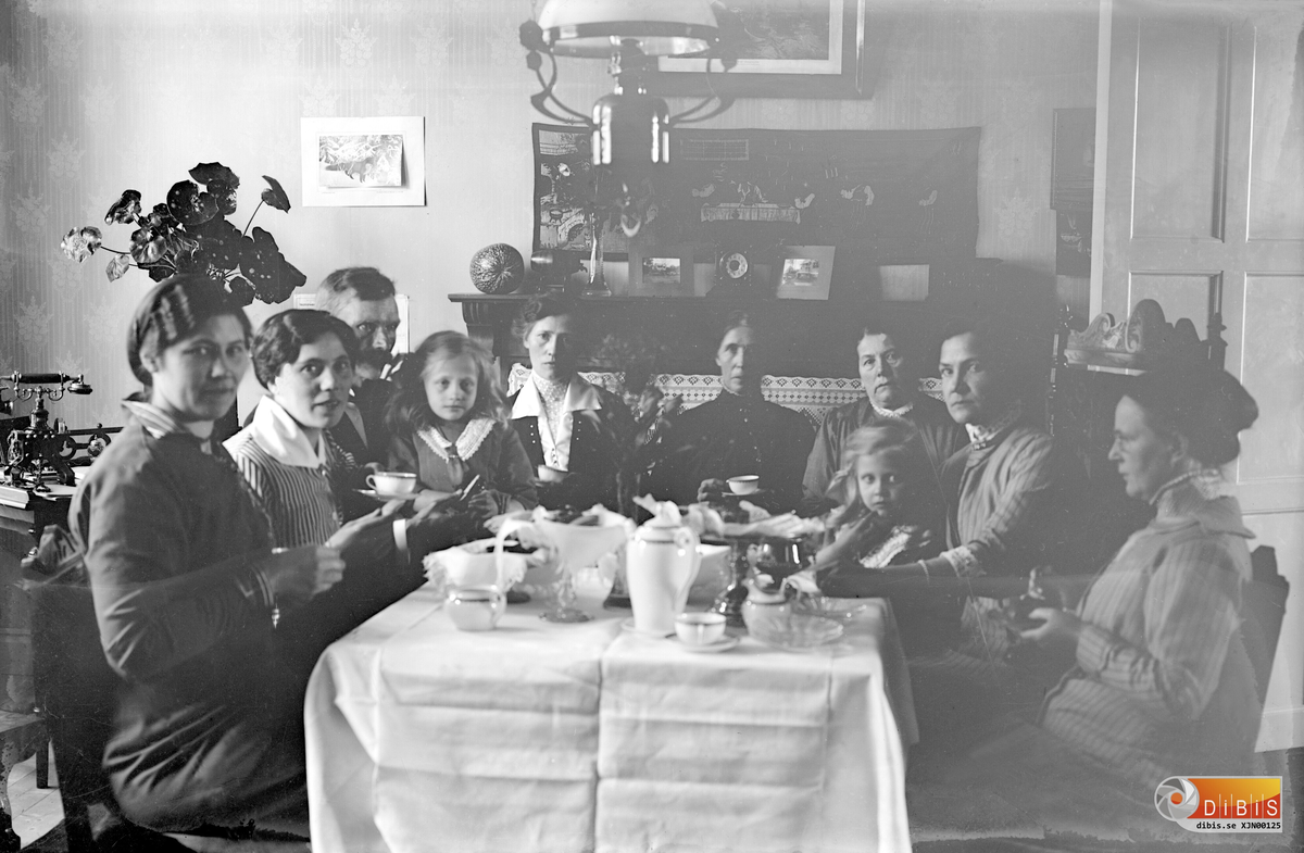 Kaffekalas hos familjen Erik Bengtsson "tidigt" kort men telefon fanns.
