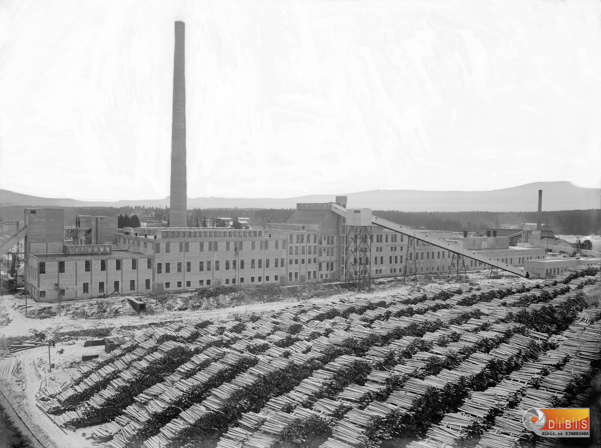 Klart för start! I slutet av december 1928 började de första massabalarna produceras vid sulfatfabriken i Marmaverken.