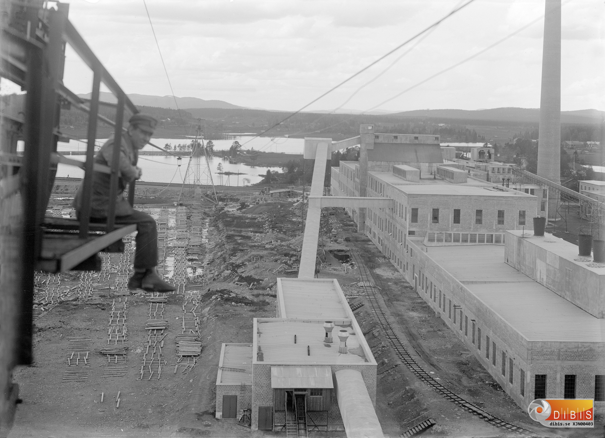 Bild tagen från toppen av fabrikens kabelkran, Det är vår syns av att massavedsvältorna är är borta, vojen har mer vatten än vanligt.
Planeringen av industriområdet är ännu inte färdigt.