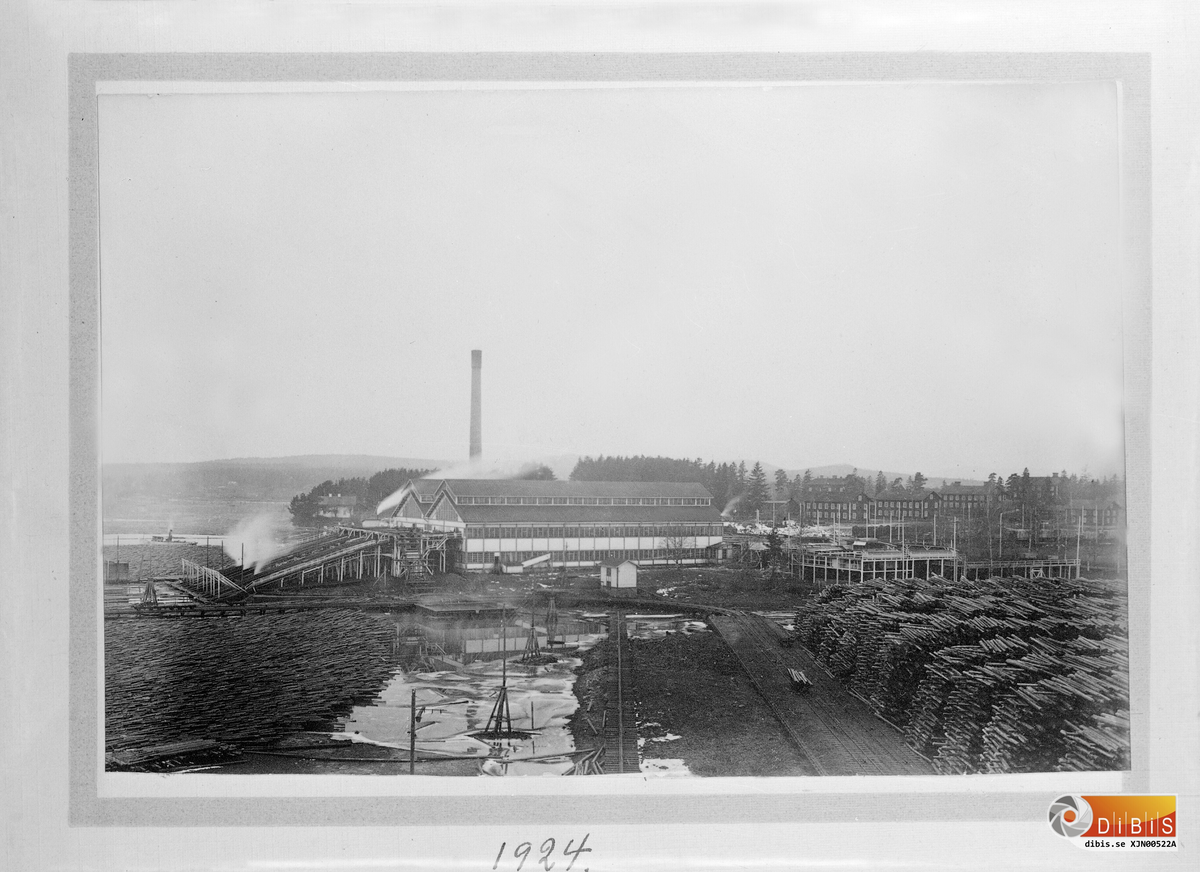 Fotoarbete på tidiare tagen bild av sågverket i Marmaverken byggt 1915 nedbrunnet 1945.