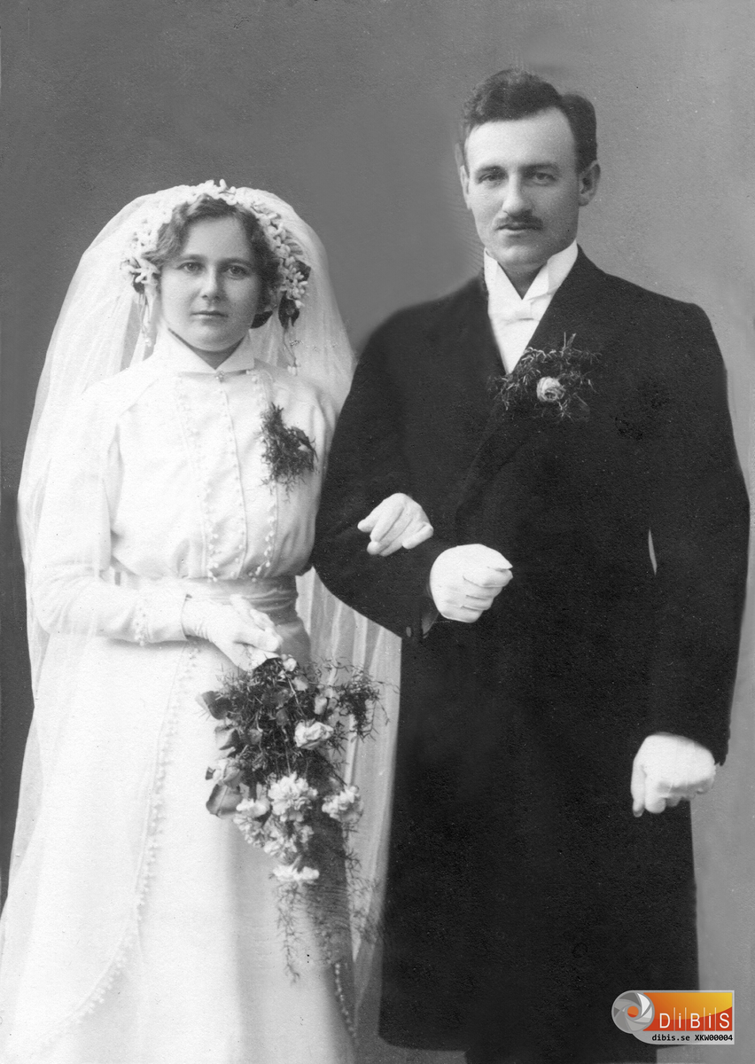 Brudparet Maria Sandberg och Hilmer Sandberg, Ljusne
Bruden född Maria Andersson