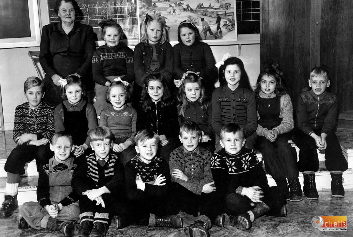 Lärarinnan Tyra Hedström med elever