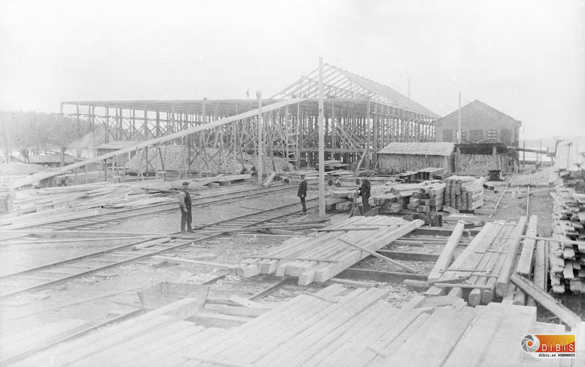 Sågverksbygget försommaren 1915.