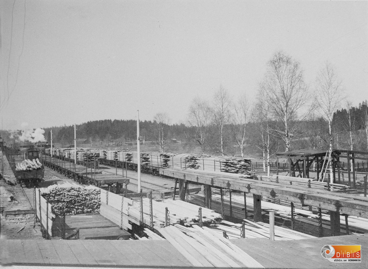 Bangården vid sågverket efter nya sågens tillkomst 1915.