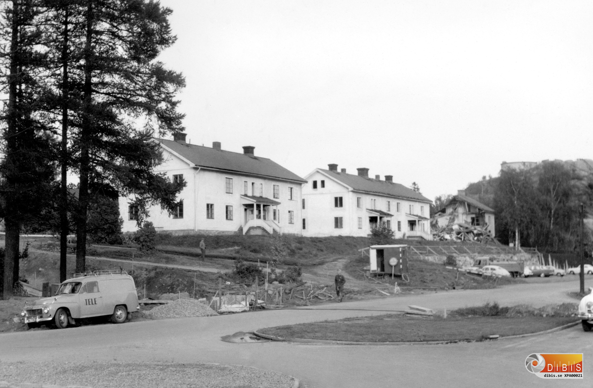 28-9 1967
Mosebacke Ljusne. Rivning har börjat. Här blir det nya moderna bostäder. (Svarvarvägen).