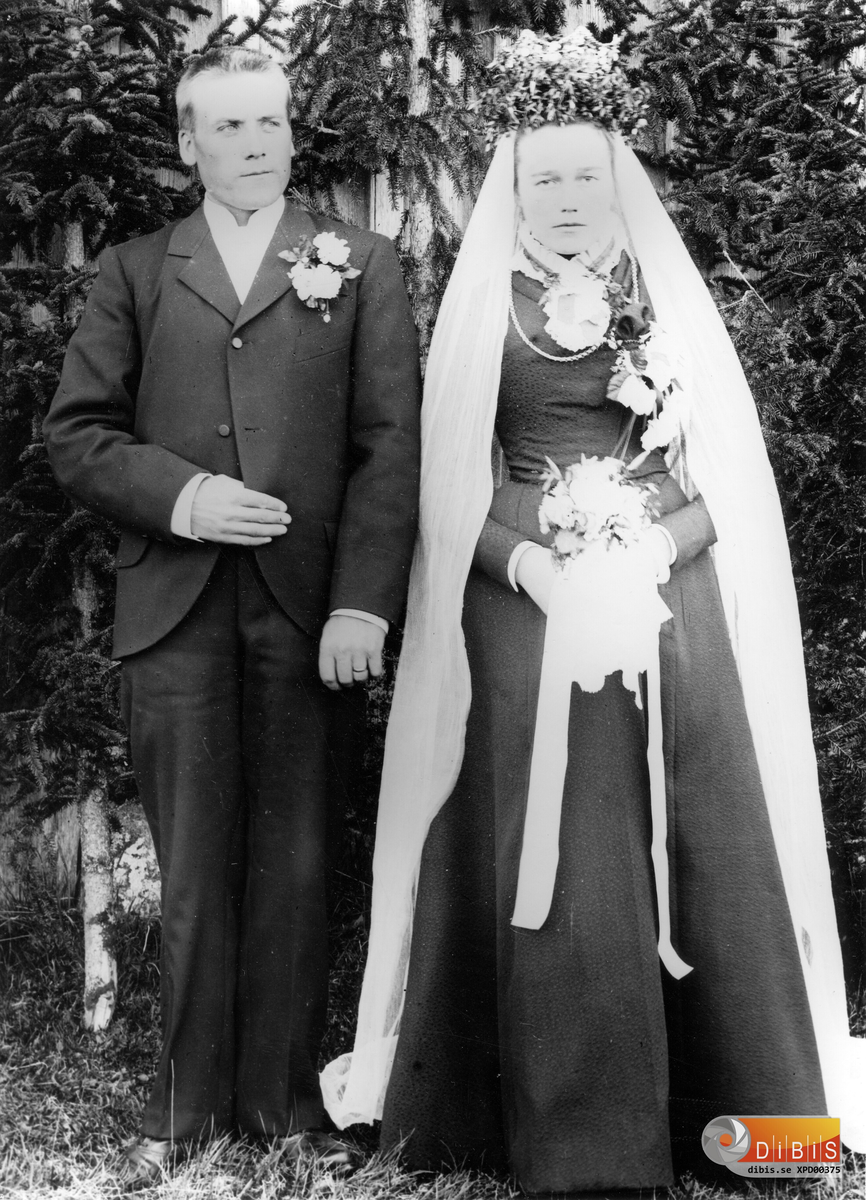 Brudparet Erik Flodin och Sara Margareta Ersdotter, \"Fröstens\" i Västra Höle Rengsjö. Erik Flodin var från Trönö.