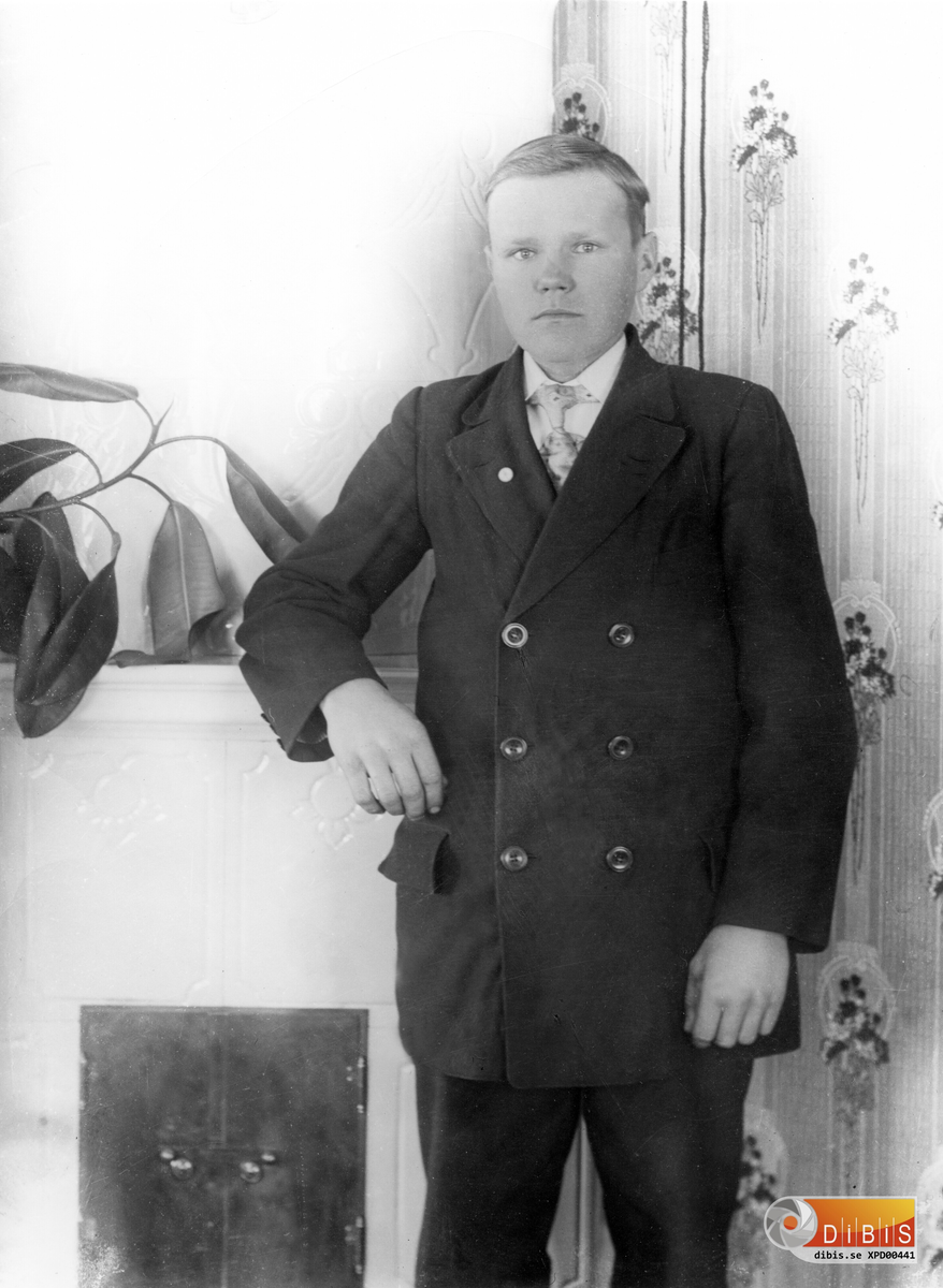 Jonas Jonsson från Dalskog i Västra Höle. Född 1895 den 4/8.