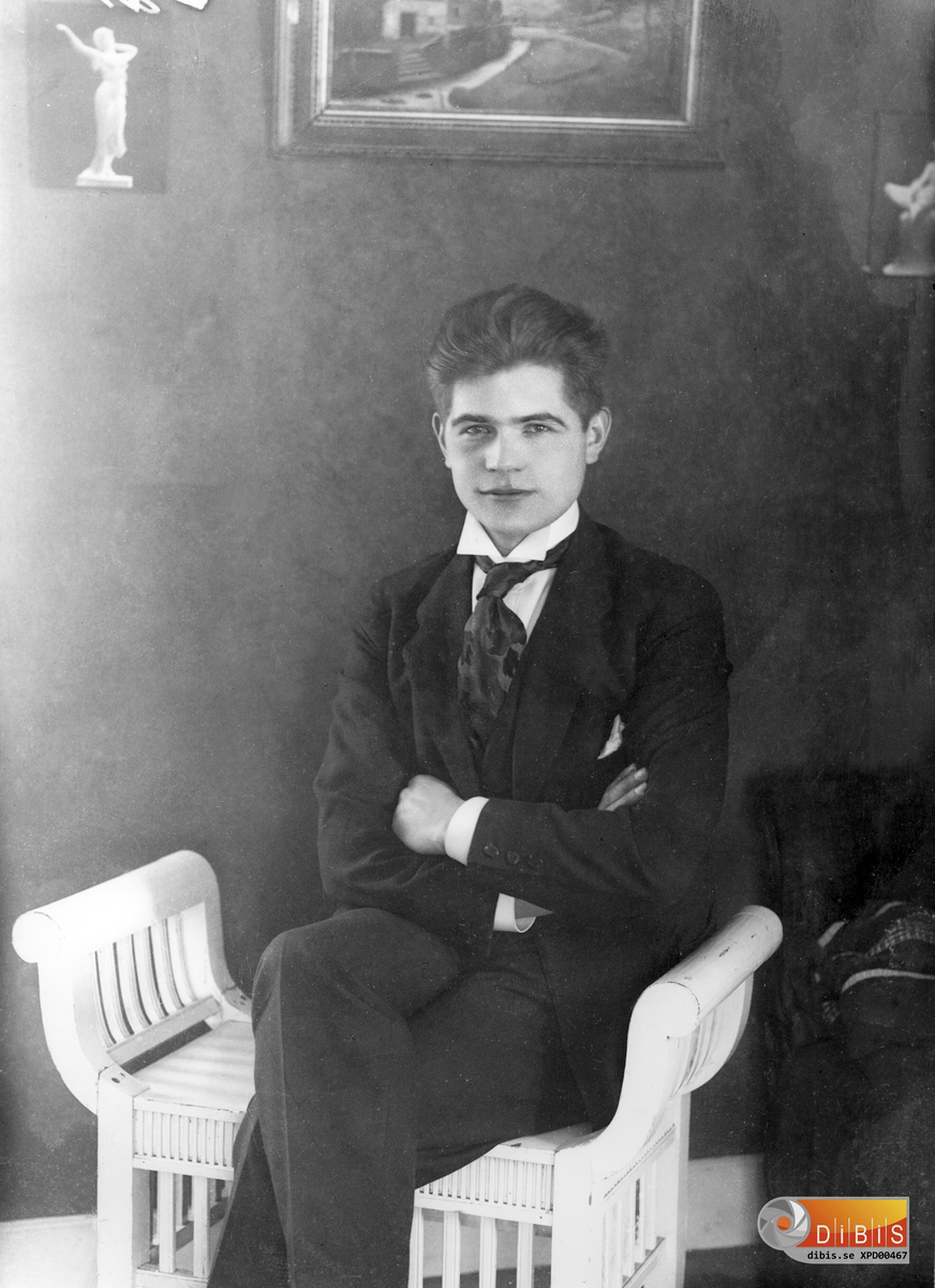 Jonas Cedermark f. 17/4 1885, son till Målare Lars Cedermark o.h.h.Ingrid Jonsdotter i Östra Höle. Jonas Cedermark blev också målare och bosatt i Mohed, Mo.
