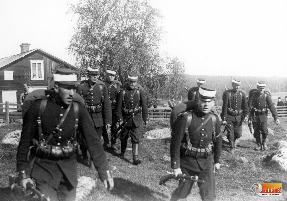 Fältmanöver 1898. Bilden är troligen tagen någonstans mellan Regnsjö och Mo.