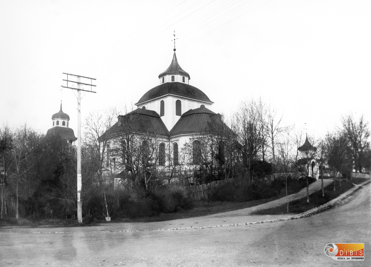 Ulrika Eleonora kyrka i Söderhamn med klockstapel.