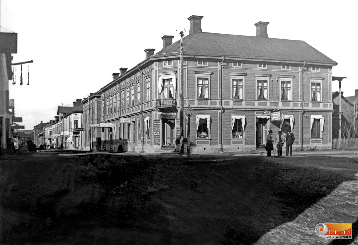 Bollnäs i början av 1900-talet. Torget och Långgatan.