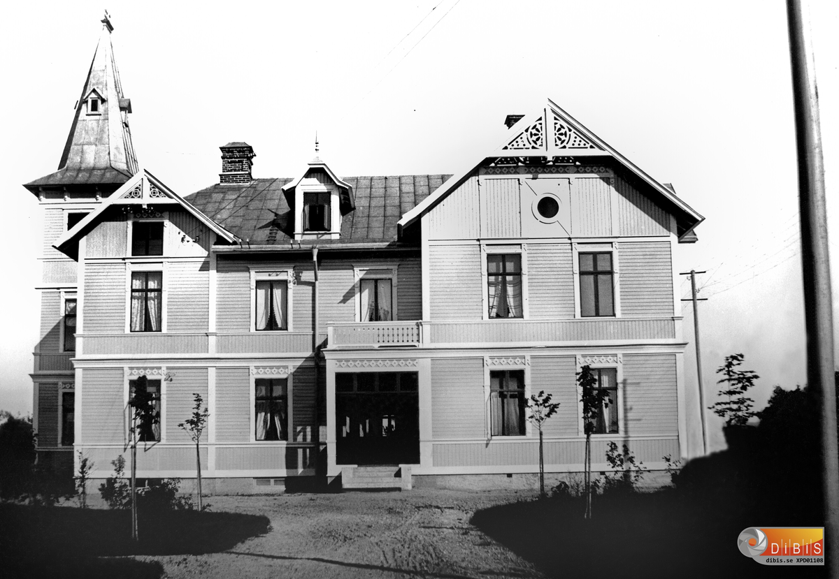 ”Claesro”. Huset låg efter dåvarande Långnäsgatan (Stationsgatan). I dess södra del. Bollnäs i början av 1900-talet.