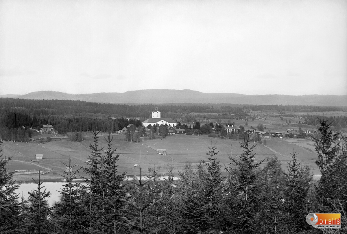 Vy från Skallberget och Rengsjö kyrka.
