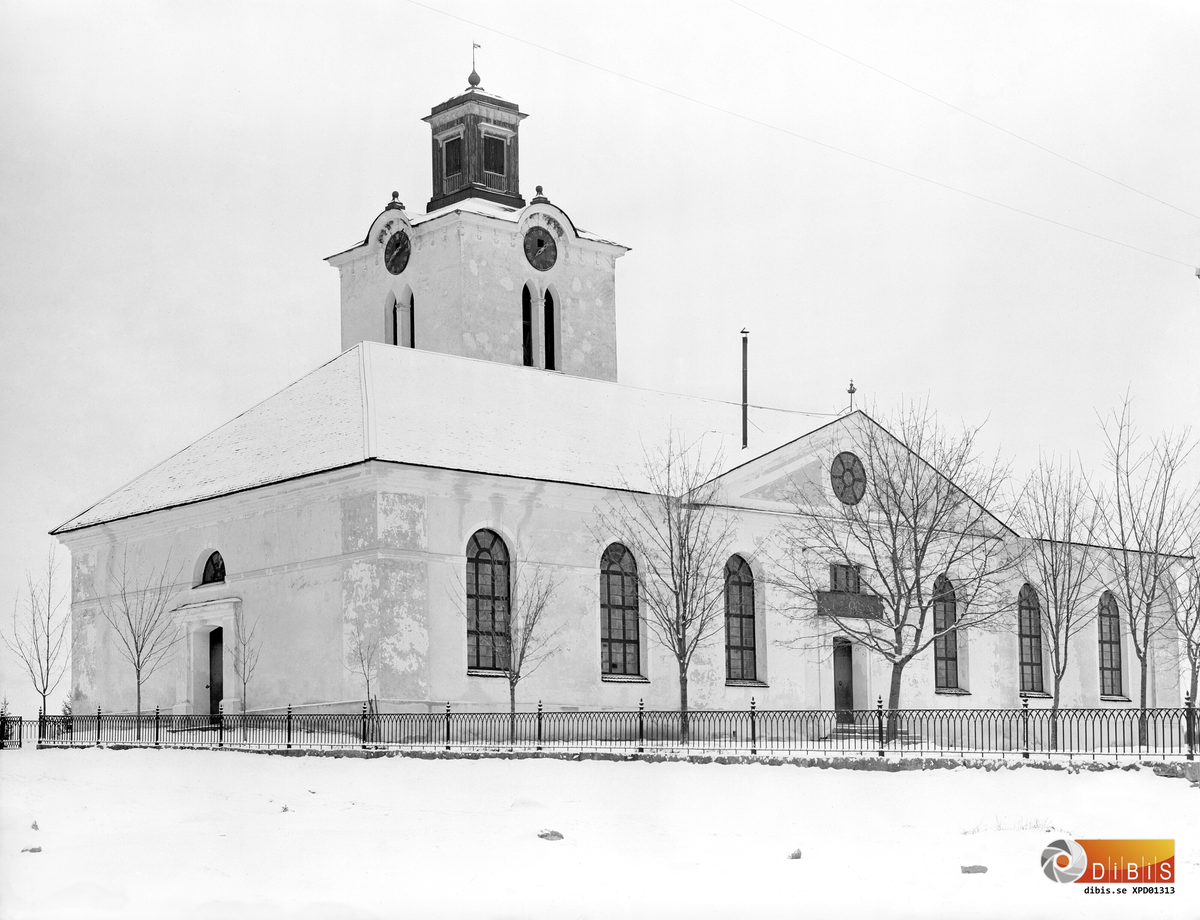 Rengsjö kyrka, exteriör bild från vänster.