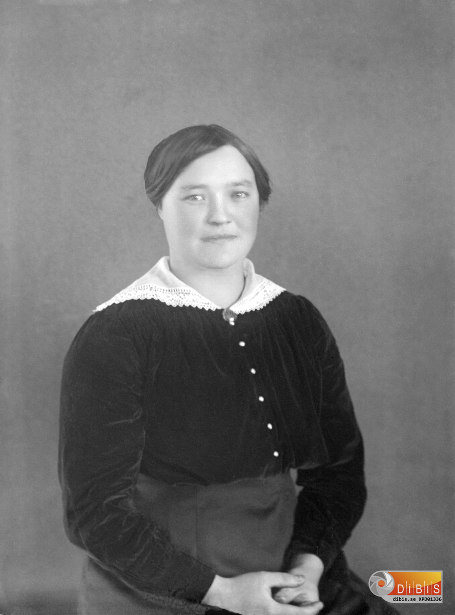 Anna Norgren född 1895, hustru till Nils Olov Mickelsson i Söregården, Nordanhöle.