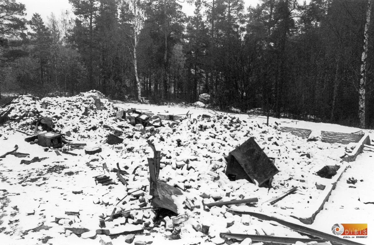 Hus 337 den så kallade Skogshyddan, nedbrunnet bostadshus med adress Smedsvägen 4 Ljusne byggdes i början av 1920-talet av Ljusne-Woxna AB. Från början användes byggnaden till arbetarbostäder men innan rivningen var det bostadshus.