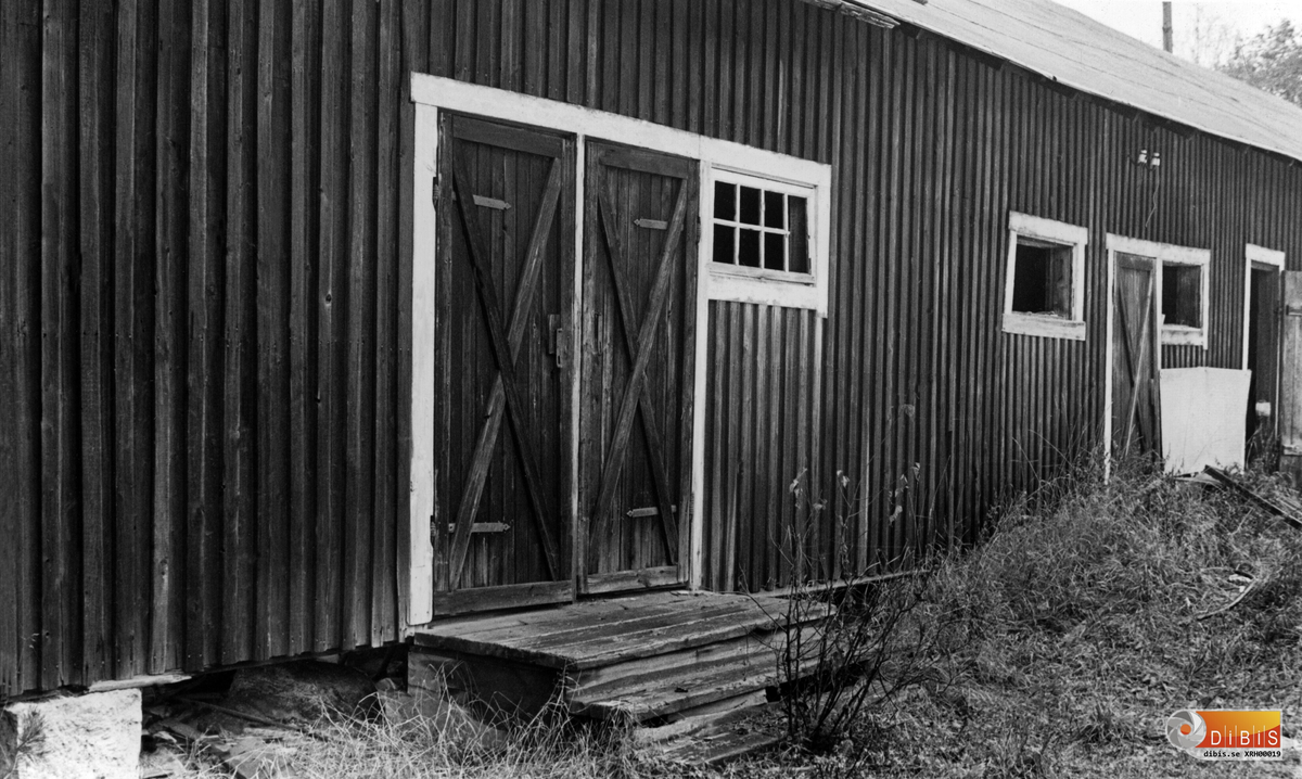 Hus 338 uthusbyggnad vid hus 337 med adress Smedsvägen 4 Ljusne byggdes i början av 1920-talet av Ljusne-Woxna AB.