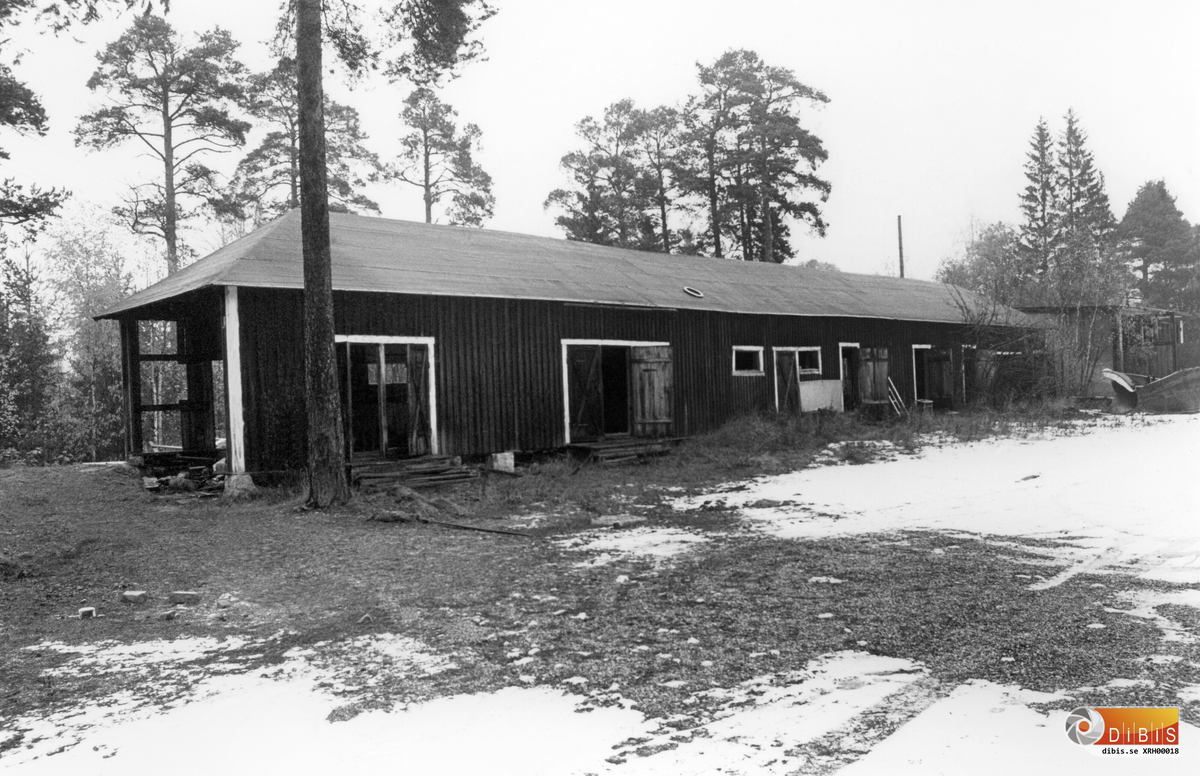 Hus 338 uthusbyggnad vid hus 337 med adress Smedsvägen 4 Ljusne byggdes i början av 1920-talet av Ljusne-Woxna AB.