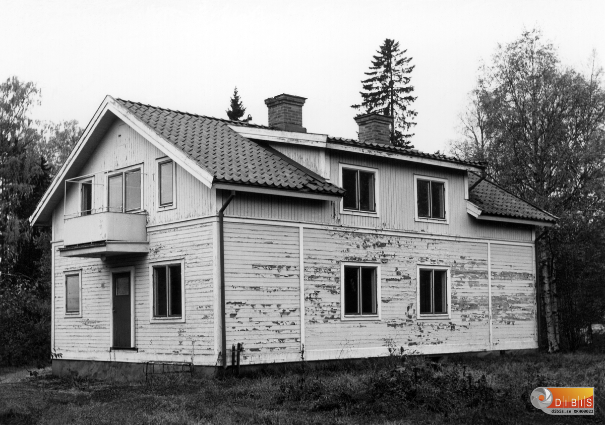 Hus 6 från nordost med adress Industrivägen 20 Ljusne byggdes omkring 1875 av Norrljusnes såg- och järnverk och användes i början som tjänstemannabostad men blev senare bostadshus.