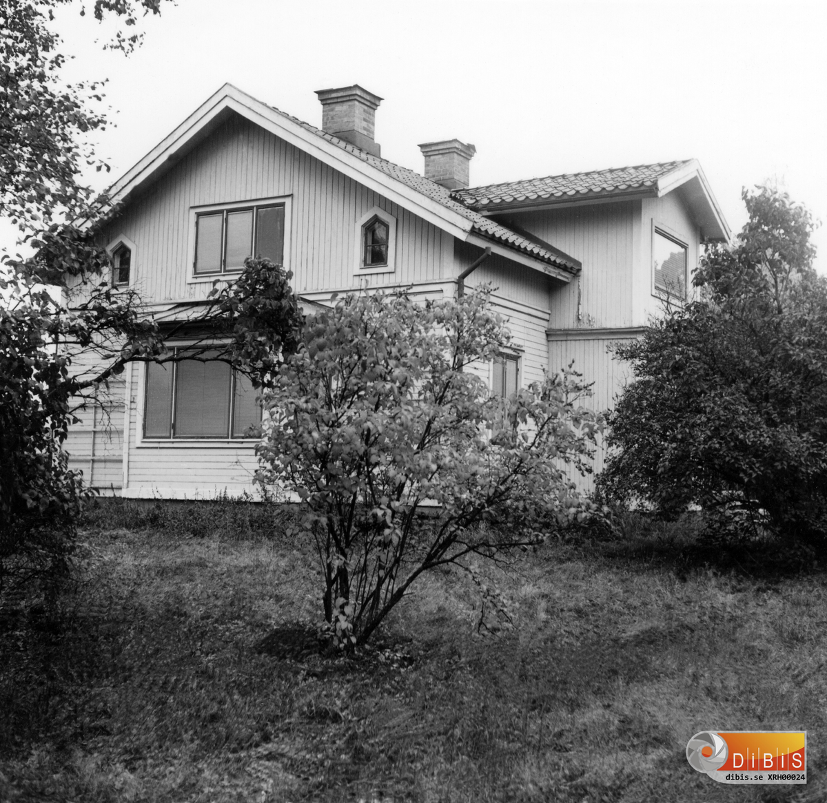 Hus 6 från sydväst med adress Industrivägen 20 Ljusne byggdes omkring 1875 av Norrljusnes såg- och järnverk och användes i början som tjänstemannabostad men blev senare bostadshus.